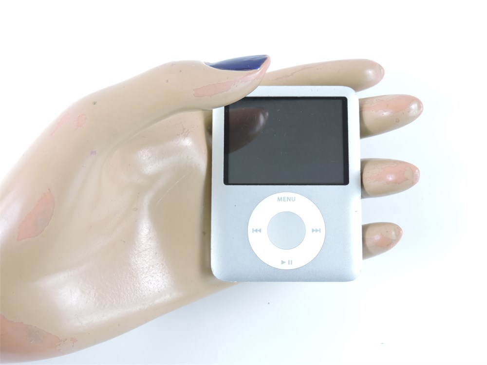 Police Auctions Canada - Apple iPod Nano 4GB Model A1236 (273663B)