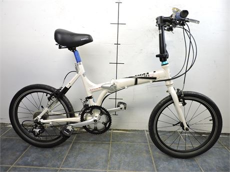 Police Auctions Canada Giant HalfWay 16R 16 Speed Folding Bike 277249D