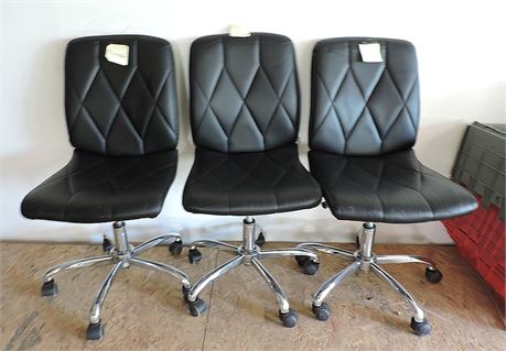 Lot of (3) Diamond Stitched Design Rolling Desk Chairs (276857H)