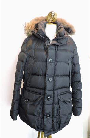 Police Auctions Canada - Men's Moncler Hooded Down Puffer Jacket, Size ...