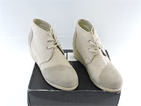 Police Auctions Canada - Women's K Studio Wedge Heel Boots, Size 10  (248332L)