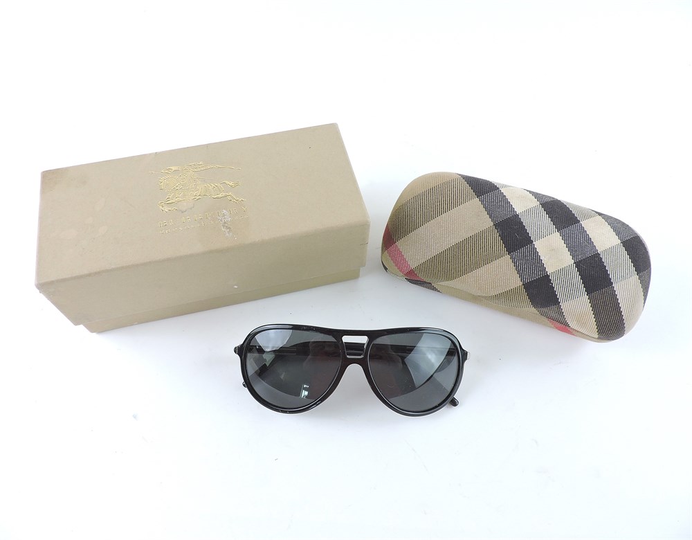 Burberry deals aviator sunglasses