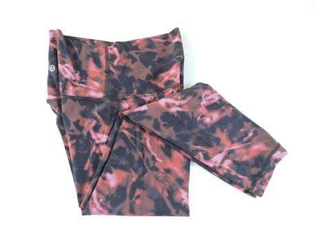 Police Auctions Canada - Women's Lululemon High Rise Print Crop