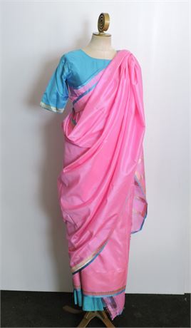 Police Auctions Canada - Women's Indian Saree, Blouse & Underskirt 3-Piece  Set (520458L)