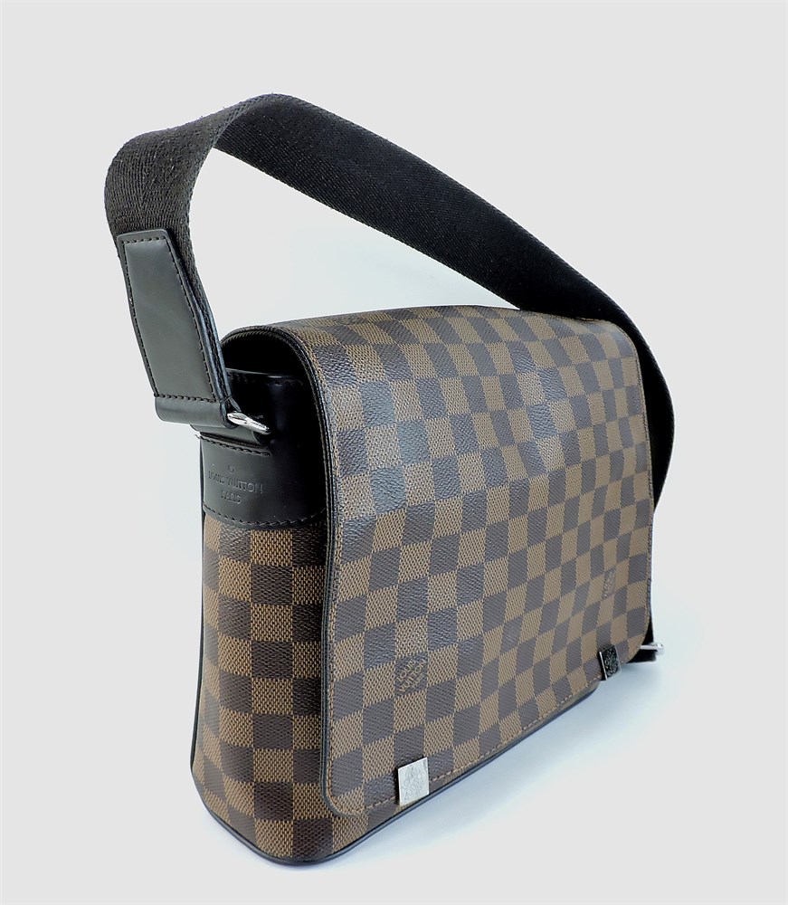Louis Vuitton District messenger bag in ebene damier canvas and