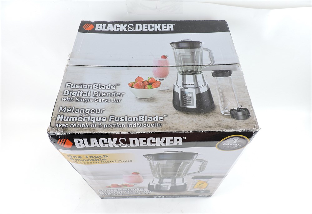 Black + Decker FusionBlade™ Digital Blender with Personal Smoothie Jar 