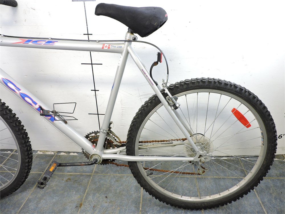 Police Auctions Canada CCM Ice 21 Speed Bike 273026D