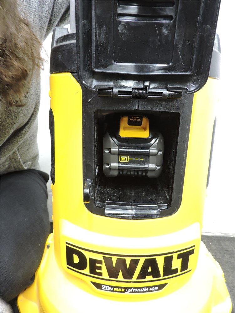 Dewalt dcl070 20v max bluetooth store led area light bare tool