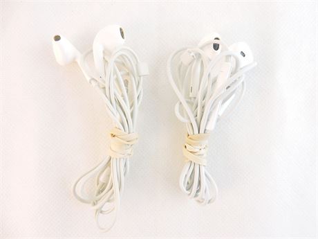 (2) Apple Wired Earbuds (255318B)
