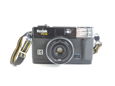 Police Auctions Canada - Kodak VR35 35mm Point and Shoot Film Camera  (281263B)