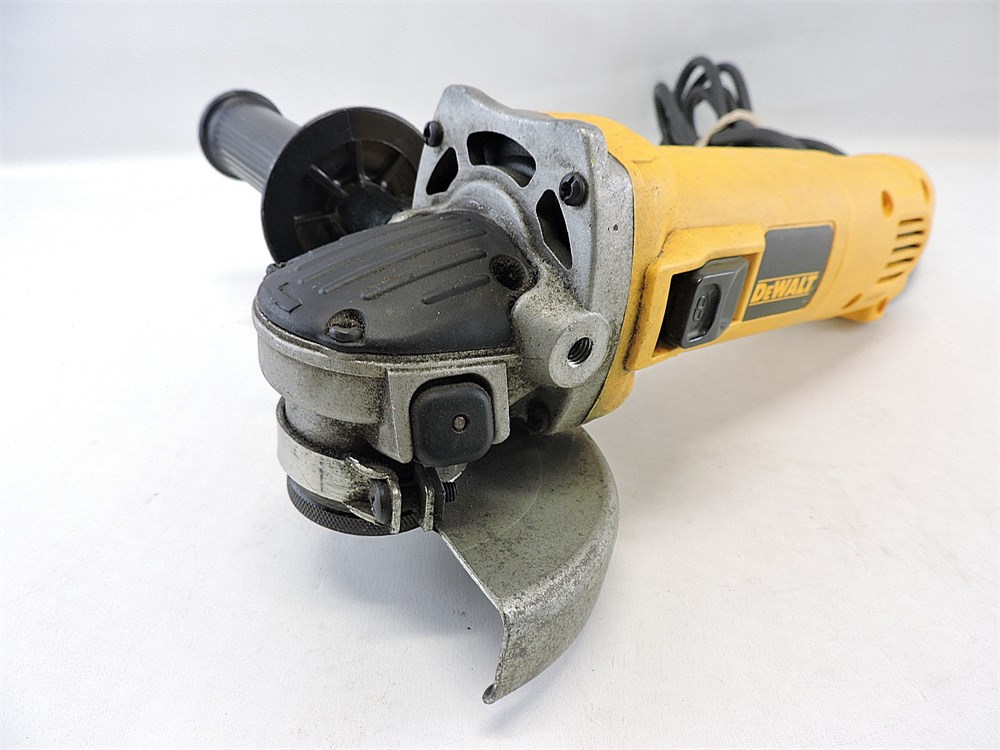 Police Auctions Canada - DeWalt D28110 Corded 7A 4.5