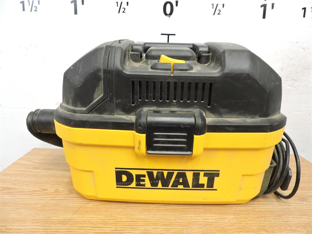 Police Auctions Canada - Dewalt DXV04T Portable 9A Corded 4 Gallon