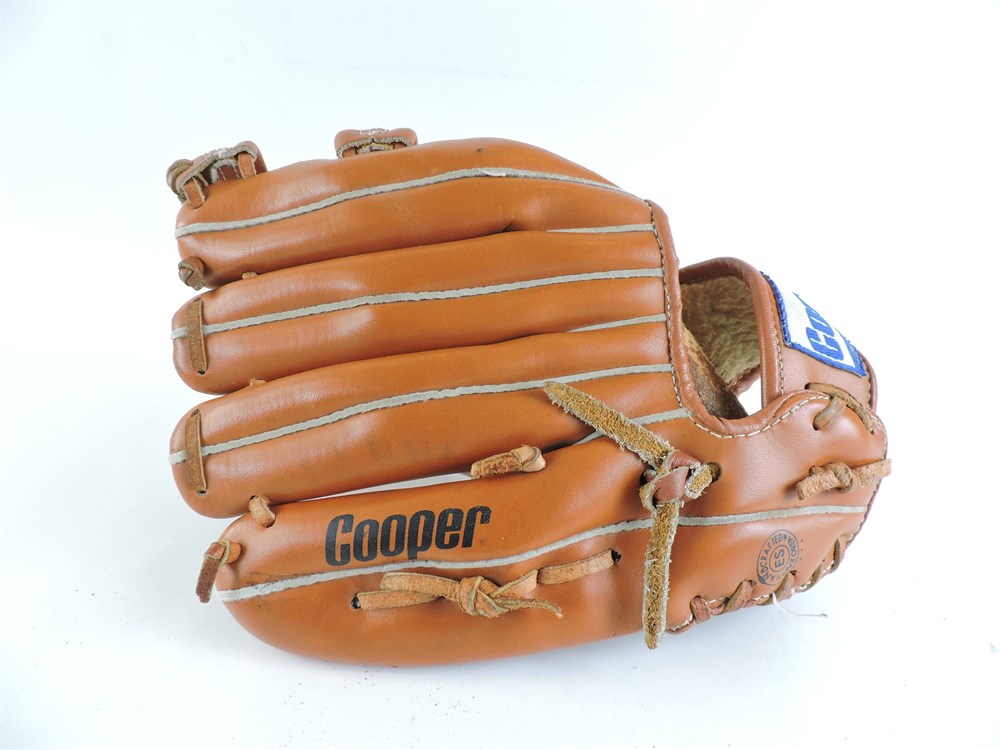 Police Auctions Canada - Cooper Elite Signature Series 750 Roberto Alomar  Baseball Glove (262663H)