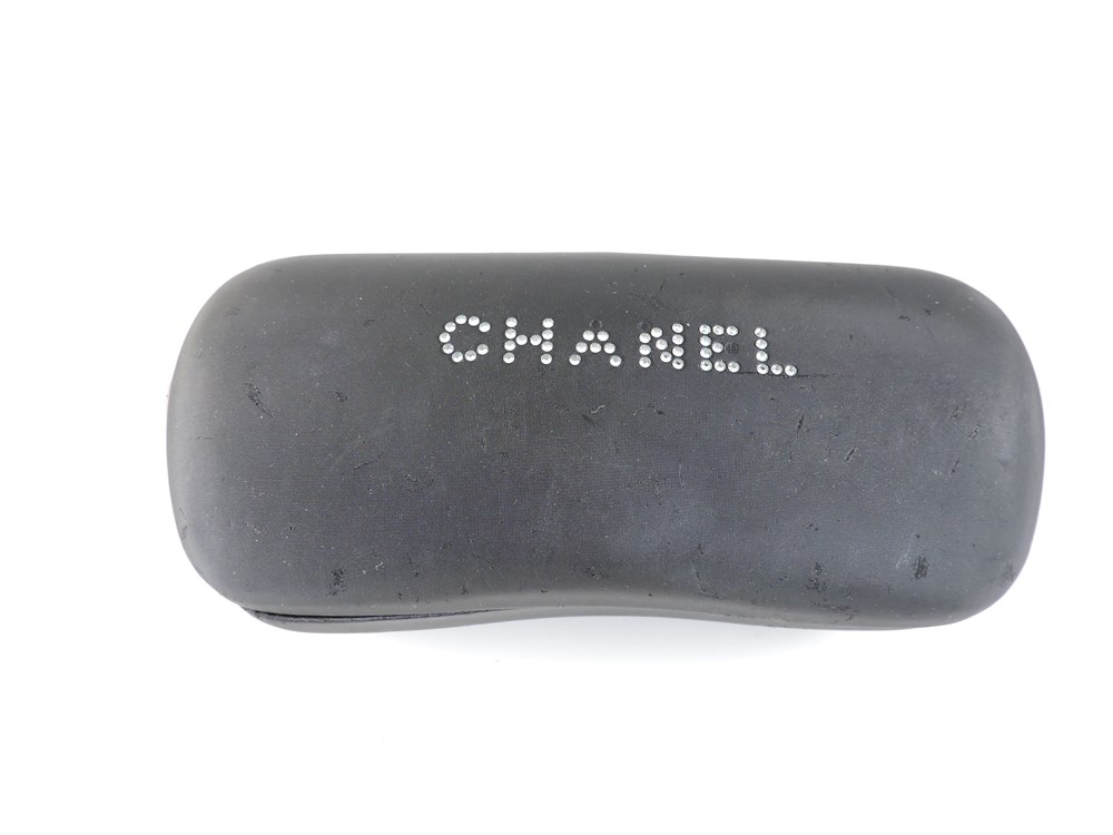 Police Auctions Canada - Chanel Glasses Case (263566L)