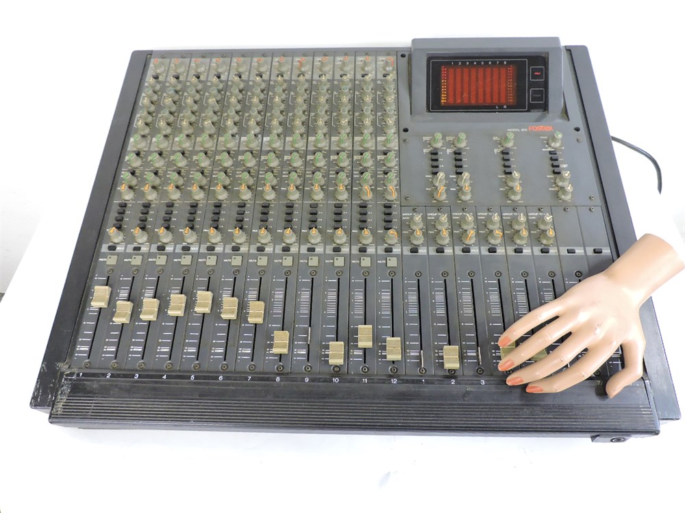 Bygger hjerte semafor Police Auctions Canada - Fostex Model 812 12-Channel Audio Mixer (272485B)