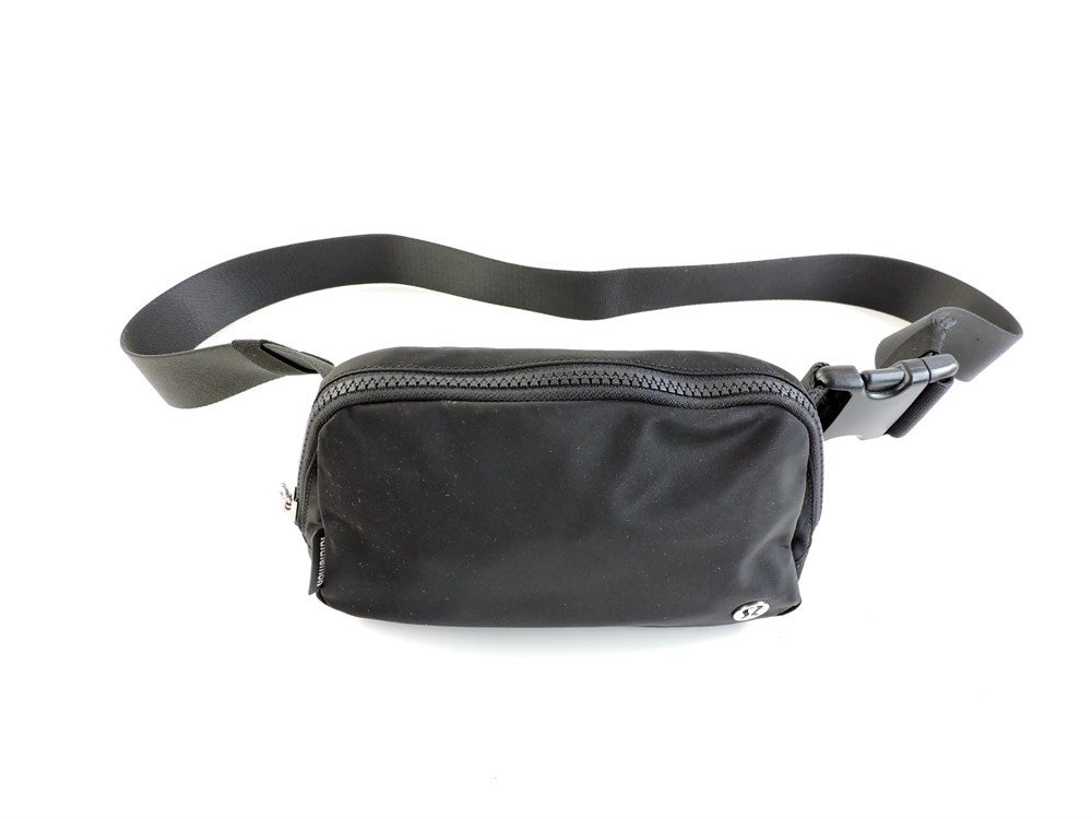 Lululemon everywhere belt hotsell bag black