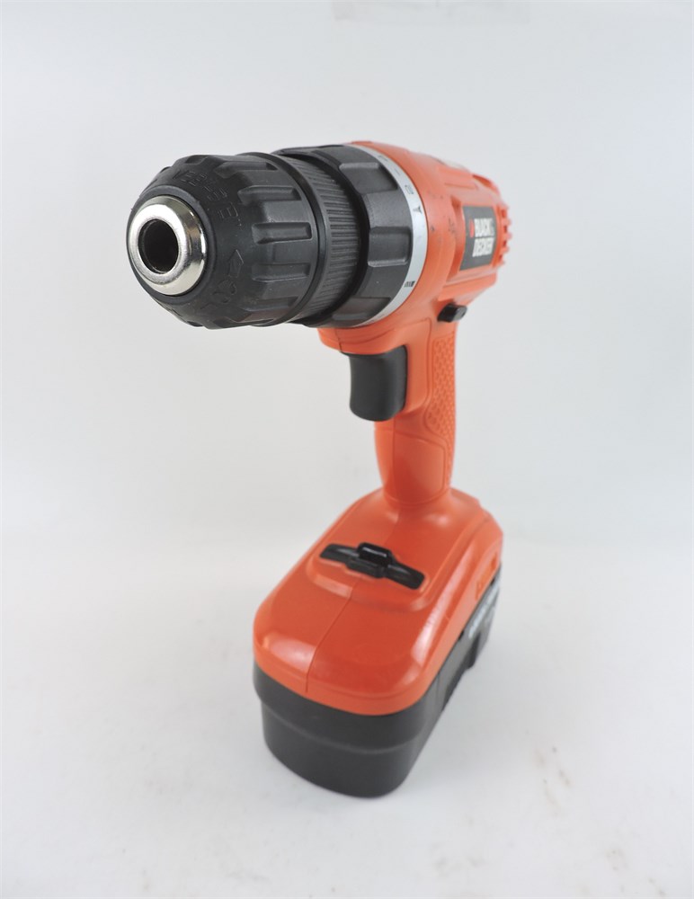 Police Auctions Canada - Black & Decker GC1800 Cordless 18V Drill