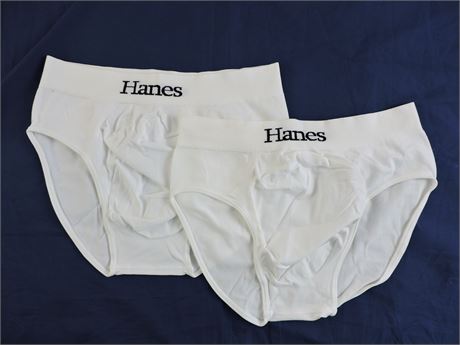 Police Auctions Canada - (2) Youth/Boys RN15763 Hanes Briefs - Size S  (254604L)