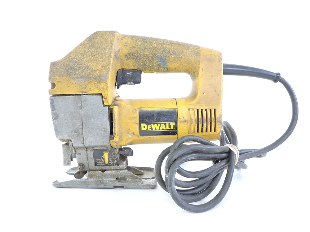 Police Auctions Canada DeWalt DW318 Corded 4.5A VS Orbital Jig