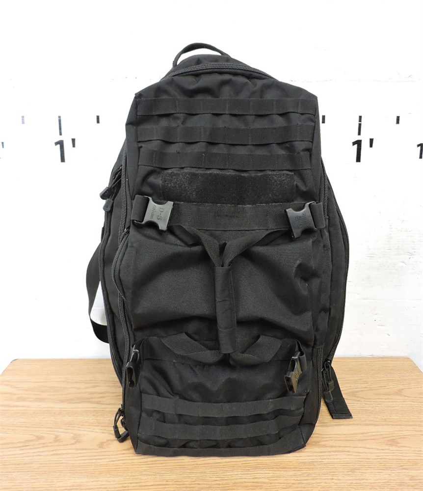 Police Auctions Canada - D5 Column Tactical Duffle/Backpack with Molle ...