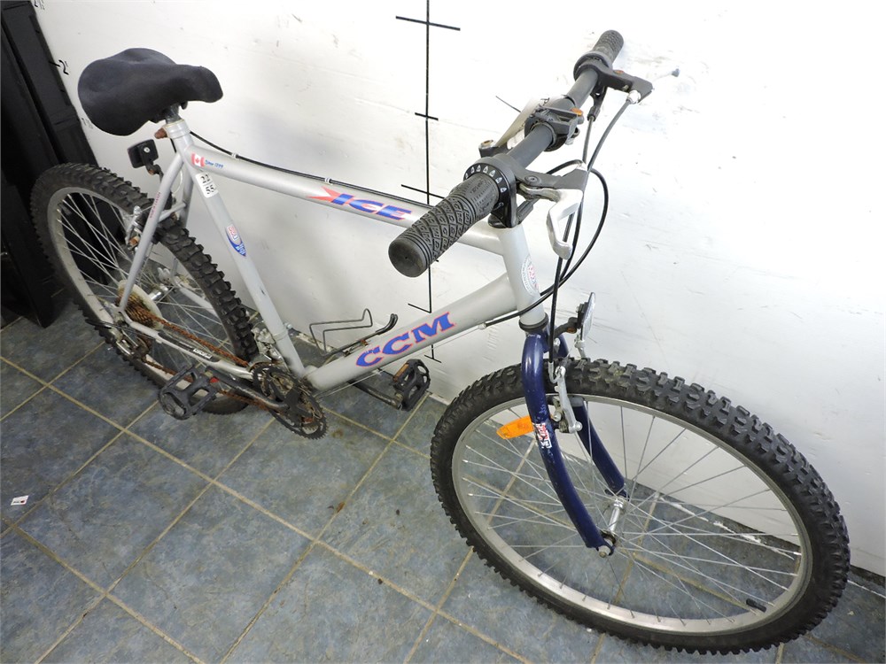 Police Auctions Canada CCM Ice 21 Speed Bike 273026D