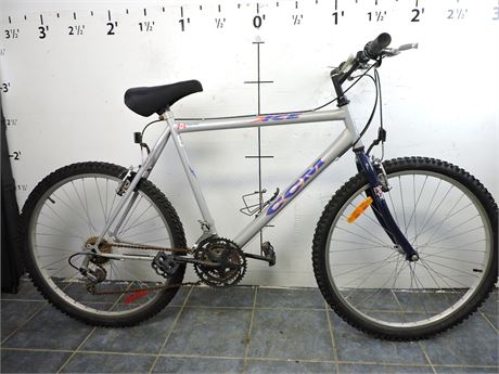 Police Auctions Canada CCM Ice 21 Speed Bike 273026D