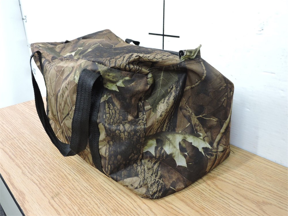 Police Auctions Canada - Sport Duffle Bag with Dustbane Wet/Dry