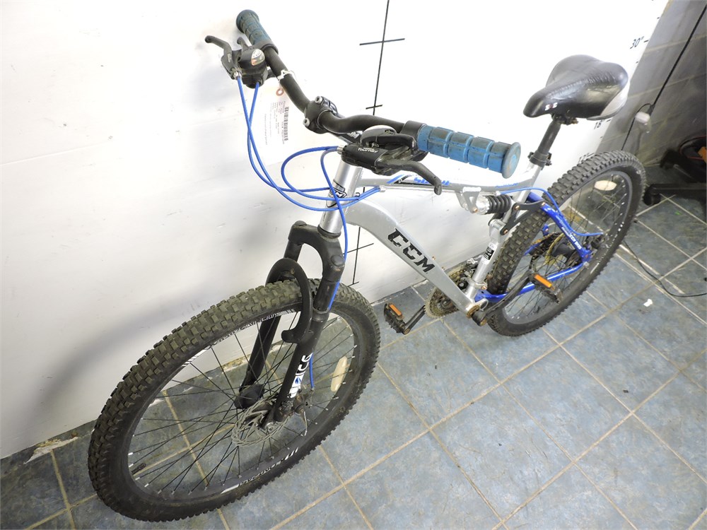 Police Auctions Canada CCM Scope 21 Speed DS F R DISC Bike 275207D