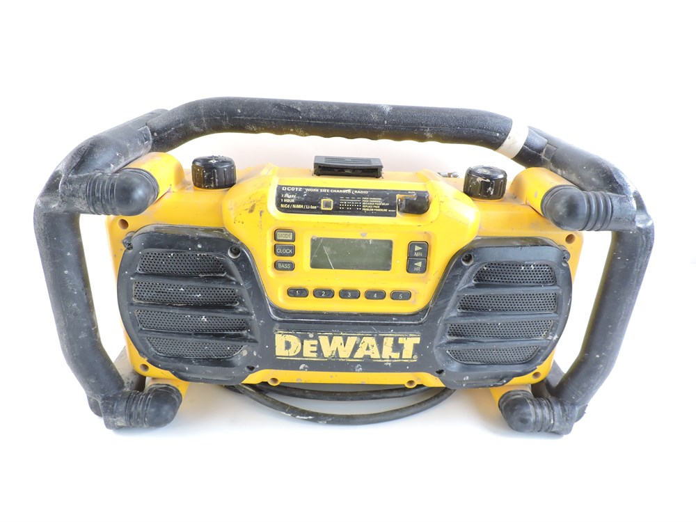 Police Auctions Canada DeWalt DC012 Worksite Radio Charger 281389A