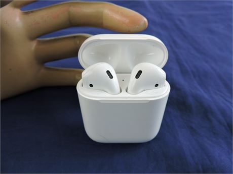 Apple Airpods (Unknown/A2032) Earbuds w/ Case (A1602) (281953B)