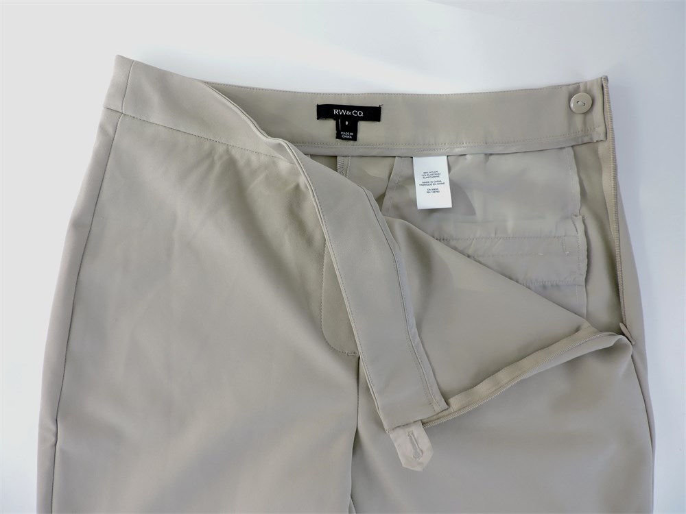 Police Auctions Canada - Women's RW&Co Slim Leg Pants - Size 8 (517539L)