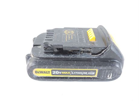 Police Auctions Canada DeWalt DCB201 20V Lithium Ion Battery