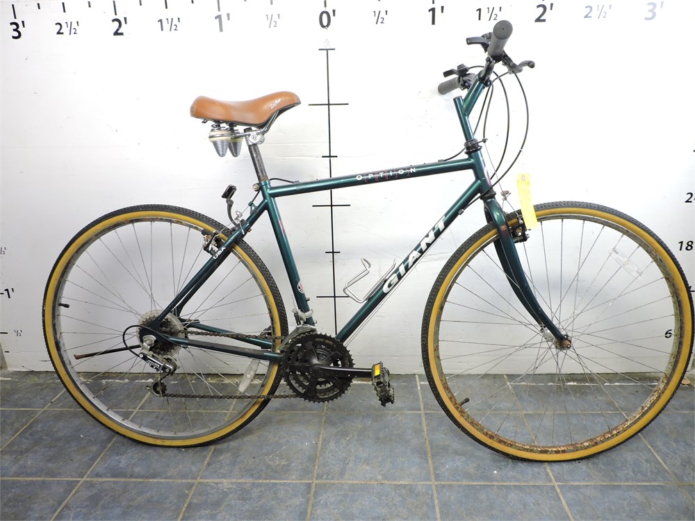 Police Auctions Canada Giant Option 18 Speed Bike 283004D