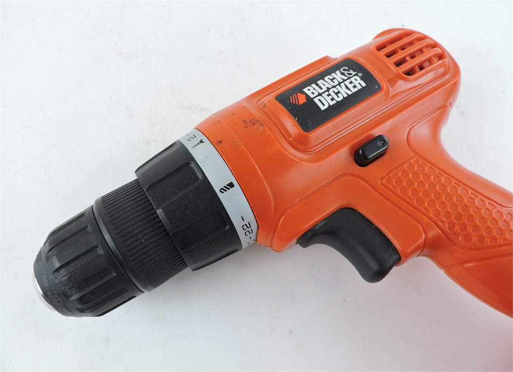 Police Auctions Canada - Black & Decker GC1800 Cordless 18V Drill