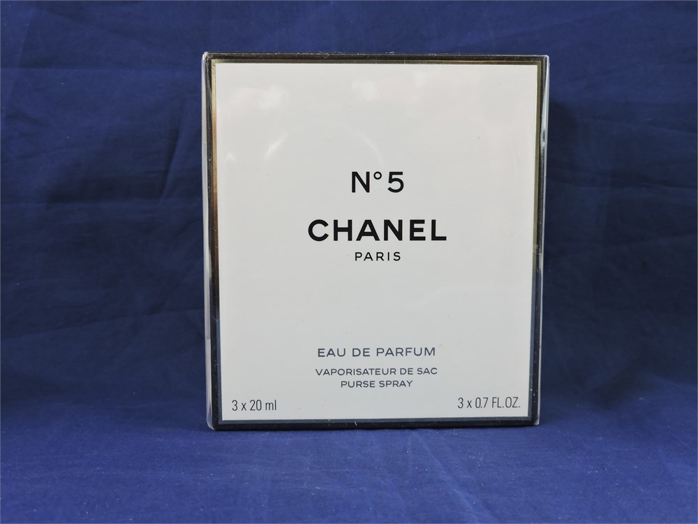 Police Auctions Canada - (New) Chanel No. 5 Eau De Parfum Purse