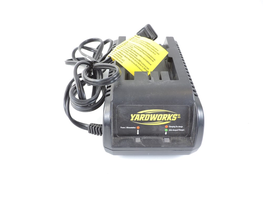 Police Auctions Canada - Yardworks 24990 24V Battery Charger (277866A)