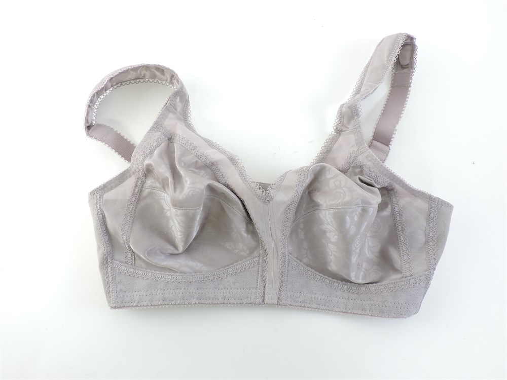 Police Auctions Canada - Playtex 18 Hour Firm Support Bra - Size DD 46/105  (242345L)