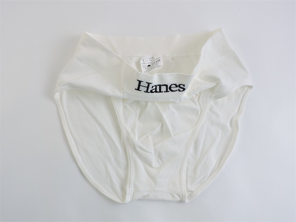 Police Auctions Canada - (2) Men's RN15763 Hanes Briefs - Size M