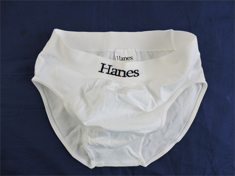 Police Auctions Canada - (2) Youth/Boys RN15763 Hanes Briefs - Size S  (283108L)