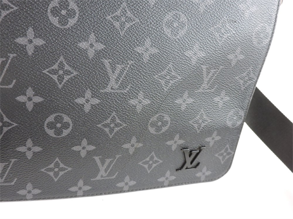 Police Auctions Canada - Louis Vuitton Love Note Clutch Handbag (220785L)