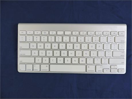 Police Auctions Canada - Apple A1314 Wireless Keyboard (285815B)