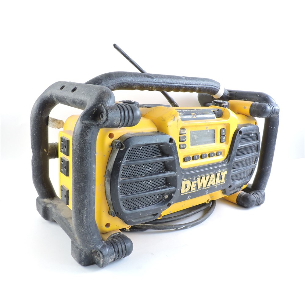 Police Auctions Canada - DeWalt DC012 Worksite Radio/Charger (281389A)