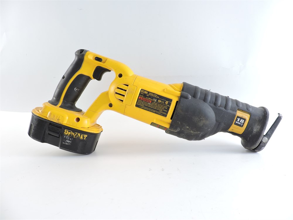 Police Auctions Canada Dewalt Dc385 18v Cordless Reciprocating Saw With Battery 261540a