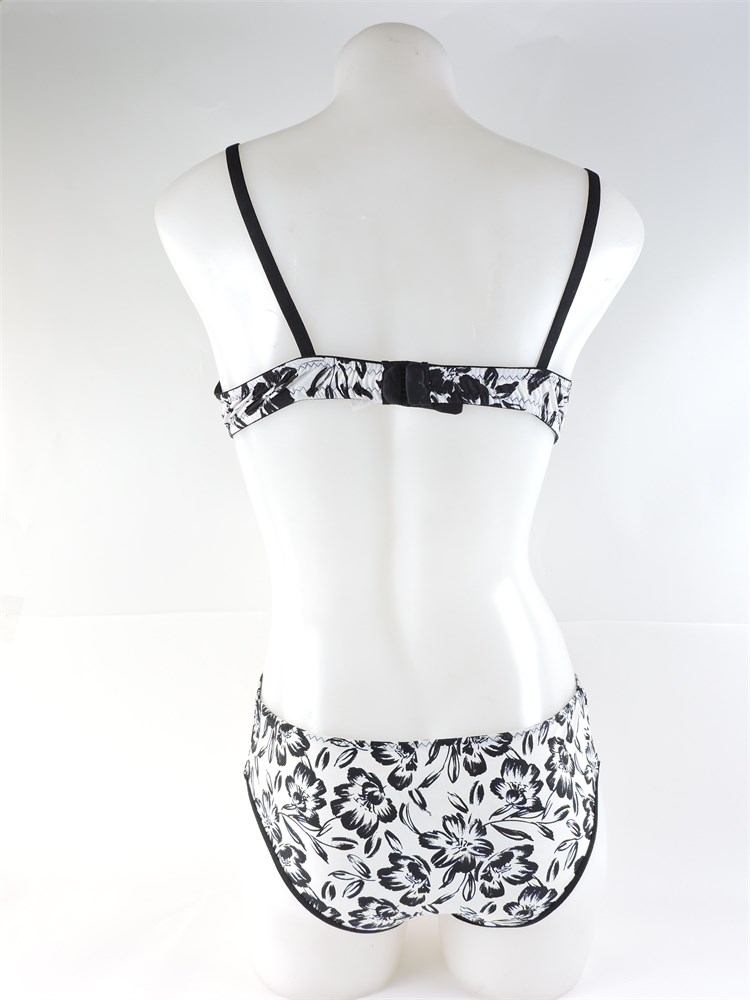 Police Auctions Canada - Women's La Senza Floral Bra (38B) & Panty (XL)  2-Piece Set (269233L)