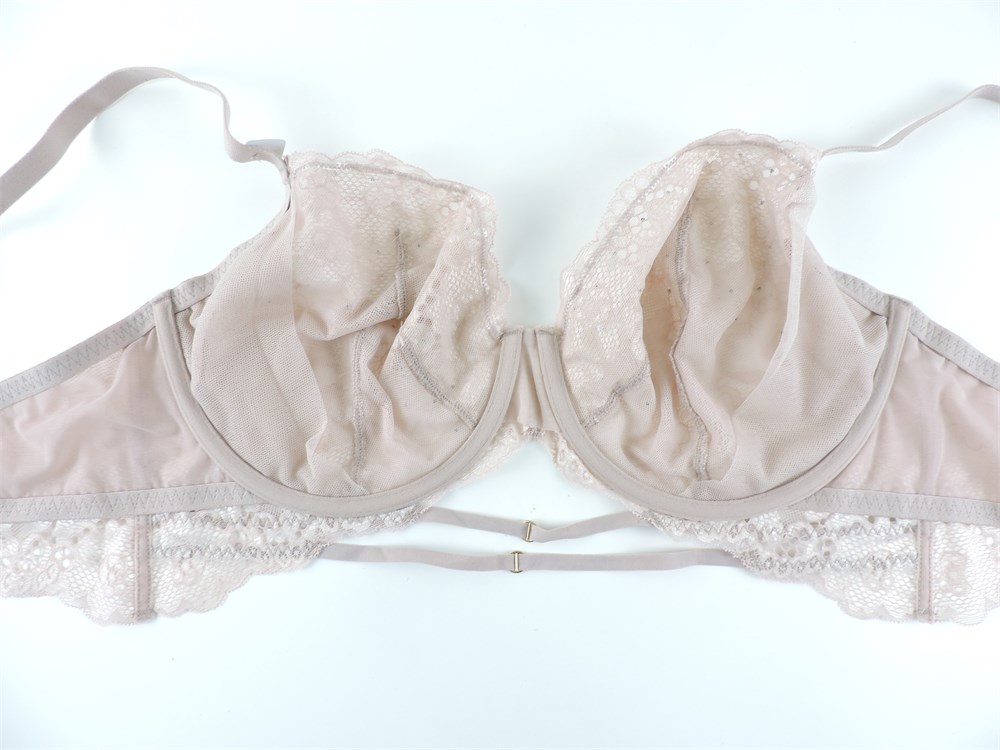 Police Auctions Canada - Women's La Senza Unlined Lace Bra - Size 38DD  (256668L)