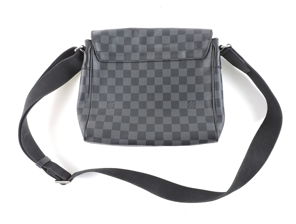 Police Auctions Canada - LOUIS VUITTON Epi Leather Pont Neuf