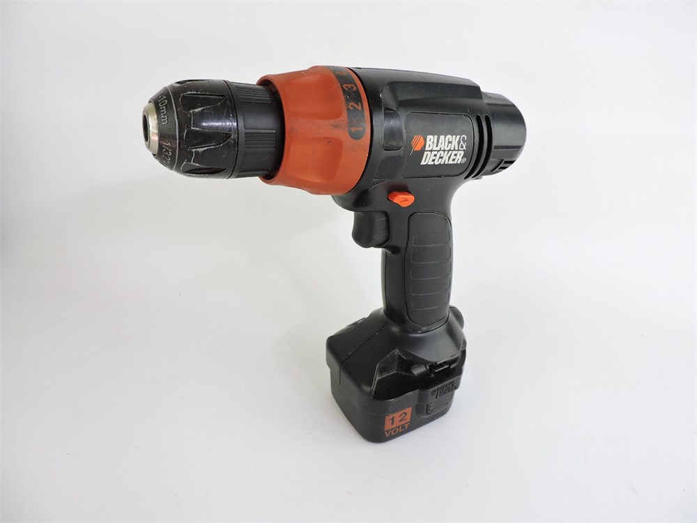 black decker CD1200SK 12v cordless drill with storage case