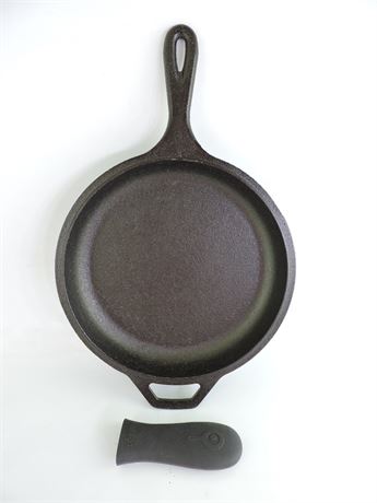 Lodge 10.5" Cast Iron Skillet with Silicone Handle Grip (258713H)