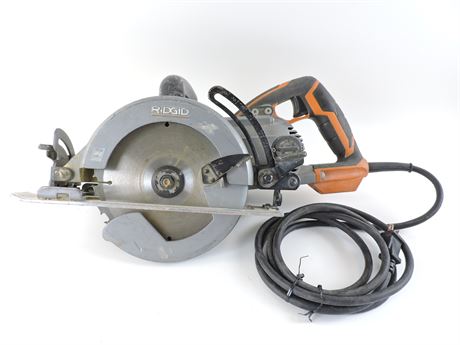 Police Auctions Canada RIDGID R32102 7 1 4 inch Magnesium Worm Drive Circular Saw 270269A