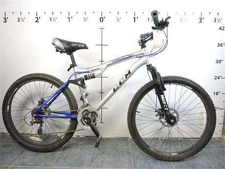 Police Auctions Canada CCM Scope 21 Speed DS F R DISC Bike 275207D